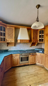 Predaj: Kompletný a Zrekonštruovaný 3-izbový Byt s Balkónom  - 16