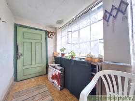 Pôvodná 160 ročná chalupa s verandou v kľudnej uličke - 16