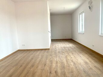NA PREDAJ 1 IZBOVÝ BYT S BALKÓNOM  V KOMÁRNE - 16