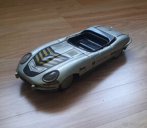 Staré hračky auto - 16