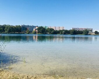 Pokojné bývanie pri lese a jazere – 1-izbový apartmán v Rezi - 16
