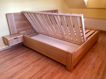 Dubová posteľ z masívu - úložný priestor, nočné stolíky - 16