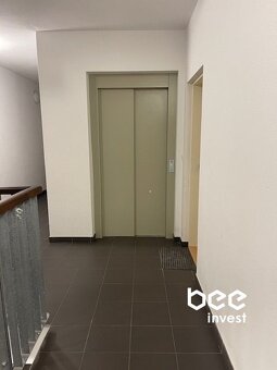 Exkluzívne-NOVOSTAVBA - 2 izbový nadštandartne veľký byt s l - 16