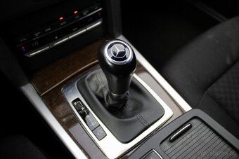 Mercedes-Benz E trieda Sedan 200 CGI Blue Classic 7G - 16