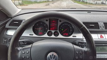 Volkswagen Passat Variant 2.0 TDI Highline DSG - 16