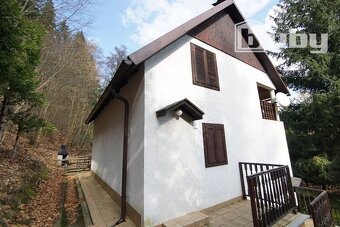 Murovaná 6 izbová  chata s vlastným pozemkom 500m2, na preda - 16