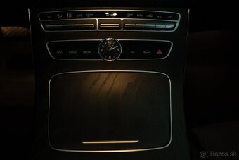Mercedes-Benz E trieda Kombi 400 4MATIC A/T - 16