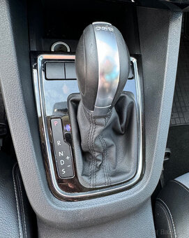 Volkswagen Jetta 2.0 TDI 150k Highline DSG - 16