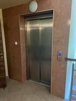 Ponúkame na predaj krásny mezonetový apartmán v Donovaloch - 16