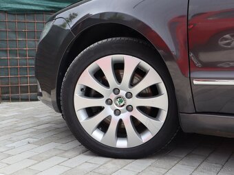 Škoda Superb II 2.0TDi 2 sady kol, Původ ČR, Garáž - 16