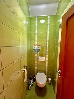 Zariadený novopostavený rodinný dom v nádhernej prírode - 16