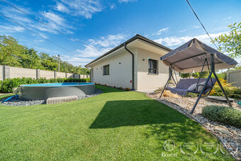 BOSEN | 4 izbový rodinný bungalov s bazénom - 16