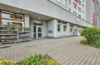 NA PREDAJ VEĽKÝ 3-IZBOVÝ BYT, KOMPLETNÁ REK., PETRŽALKA - 16