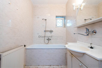 REZERVOVANÉ  Predaj RD sprostredkuje realitný maklér Patrik - 16