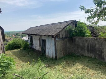 Priestranný rodinný dom s veľkým pozemkom v obci Radošina - 16