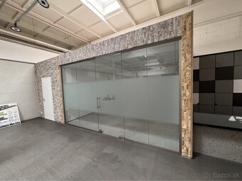 Prenájom showroomu 213 m² v obchodnom centre NEW LIVING CENT - 16