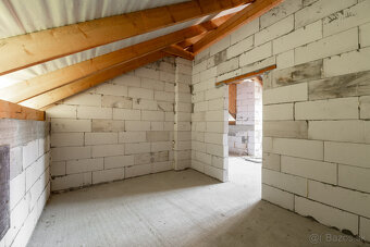 VÝRAZNE ZNÍŽENÁ CENA - Na predaj rozostavaný rodinný dom - 16