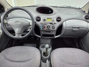 Toyota Yaris 1.0 benzin 50kW - 16