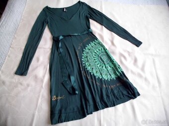 Desigual dámske šaty tmavozelené  M - 16