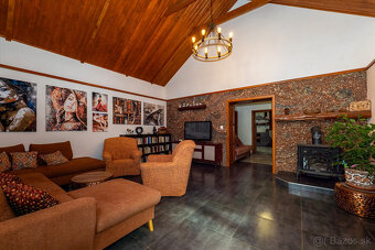 Zrekonštruovaný dom s bazénom a veľkým pozemkom | Podlipníky - 16