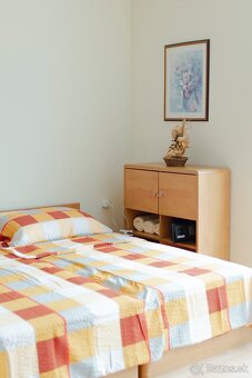 Predám Priestranný apartmán s výhľadom na more Bulharsko - 16