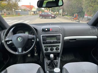 Škoda Octavia Combi 2.0 TFSI RS - 16