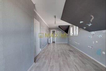 Nadčasový rodinný dom plný priestoru a elegancie – s bonusom - 16