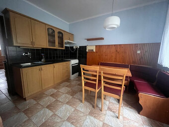 Dvojgeneračný rodinný dom blízko centra mesta. - 16