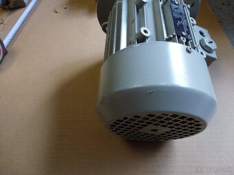 Predám motory 630W a 660W s prevodovkami - 16