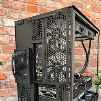 Ryzen 9 9950X3D\96GB\RTX 5090\SSD\1200W Zdroj - 16