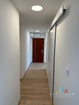 SPEKTRUM REALITY- Na PREDAJ 3 -izbový byt, 61m2, 2x loggia,  - 16