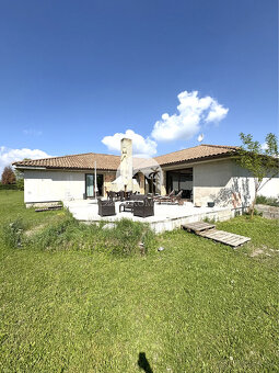 Exkluzívne iba u nás Reality KOMPLEX s.r.o. Vám ponúkana - 16