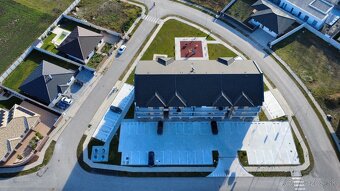 Kompletne zariadený 2 izbový byt v novostavbe, parkovanie - 16