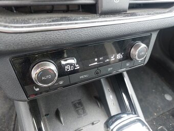 ŠKODA SCALA 1.6TDI DSG STYLE HAVAROVANÁ - 16
