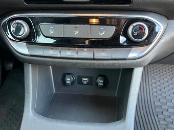 Hyundai i30 Combi 1.5 DPI 80kw r. 2022 - 16