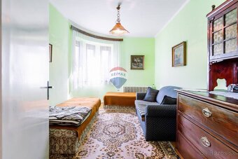 PREDAJ Rodinný dom s garážou a pozemkom 2 362 m2 neďaleko Ro - 16