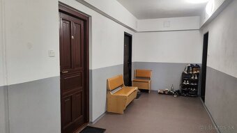 Slnečný 2 izbový  byt s nádhernym vyhľadom na les,zariadený - 16