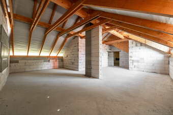 VÝRAZNE ZNÍŽENÁ CENA - Na predaj rozostavaný rodinný dom s v - 16