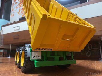 Bruder traktor John Deere a vlečka Joskin - 16