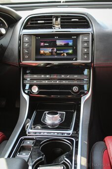 Jaguar XE 2.0 I4D 180k R-Sport AWD AT - 16