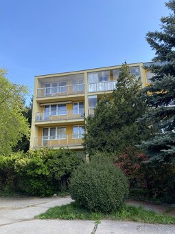 Slnečný kompletne zrekonštruovaný 3-i byt s veľkou loggiou - 16