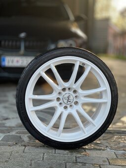 BMW E90 318d 90kw - 16