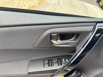 Predám Toyota Auris Tourning Sports 1.6 benzín Automat - 16