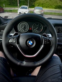 7 miestne BMW x5 e70 40d - 16