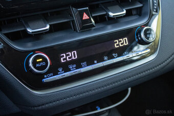 Toyota Corolla 1.5 Dynamic Force Comfort benzín automat - 16