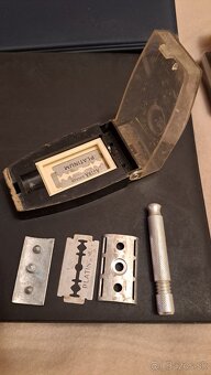 H O L I A C E   Strojčeky. - 16