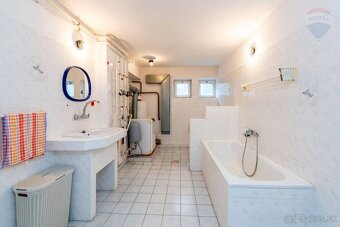 REZERVOVANÉ   Rodinný dom 5-izb. 288m2 Kanianka neďaleko  - 16