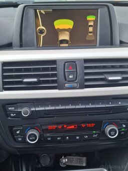 BMW Rad 3 320 xDrive AT8 135KW SR Plná servisná historia - 16