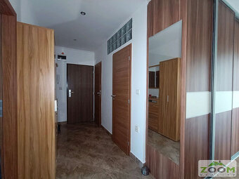 NOVINKA - 3 izbový kompletne zrekonštr. byt s loggiou - 16