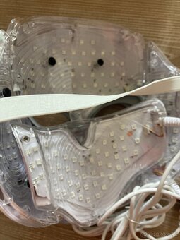 Ošetrujúca Led maska na tvár a krk/Nová - 16